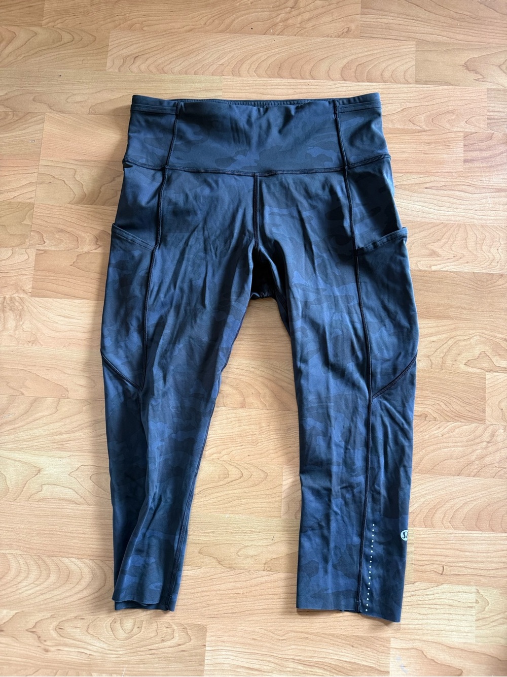 Lululemon Fast and Free Crop II 19” Navy/Gray Camo Leggings - Picture 3 of 8